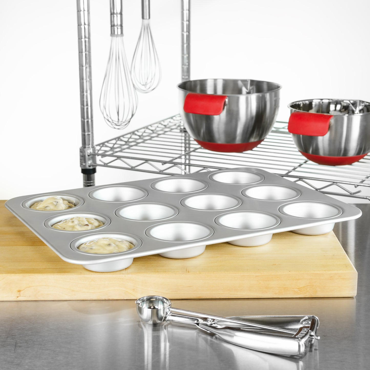 Standard cupcake and muffin pan